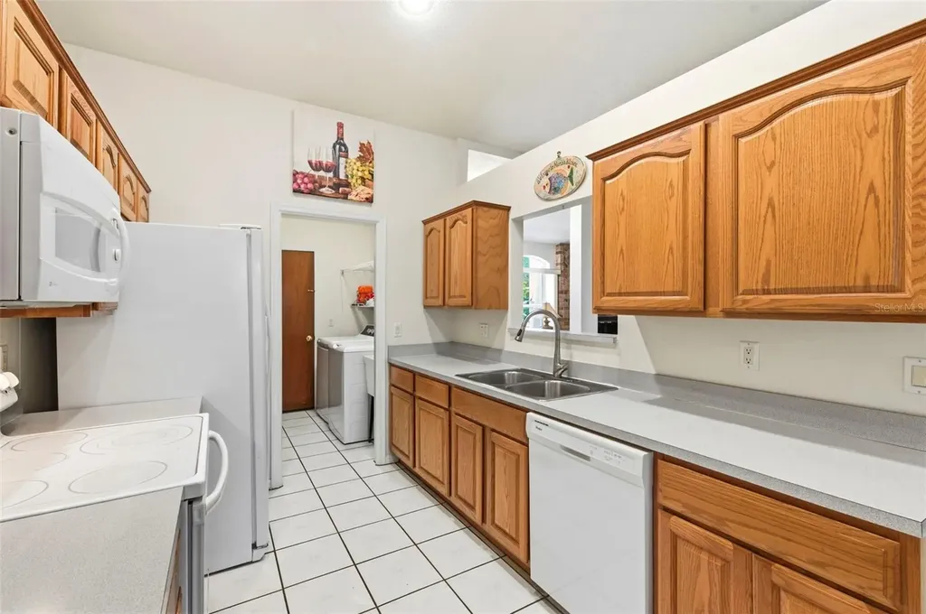 30 Glades Avenue Tarpon Springs FL 34689