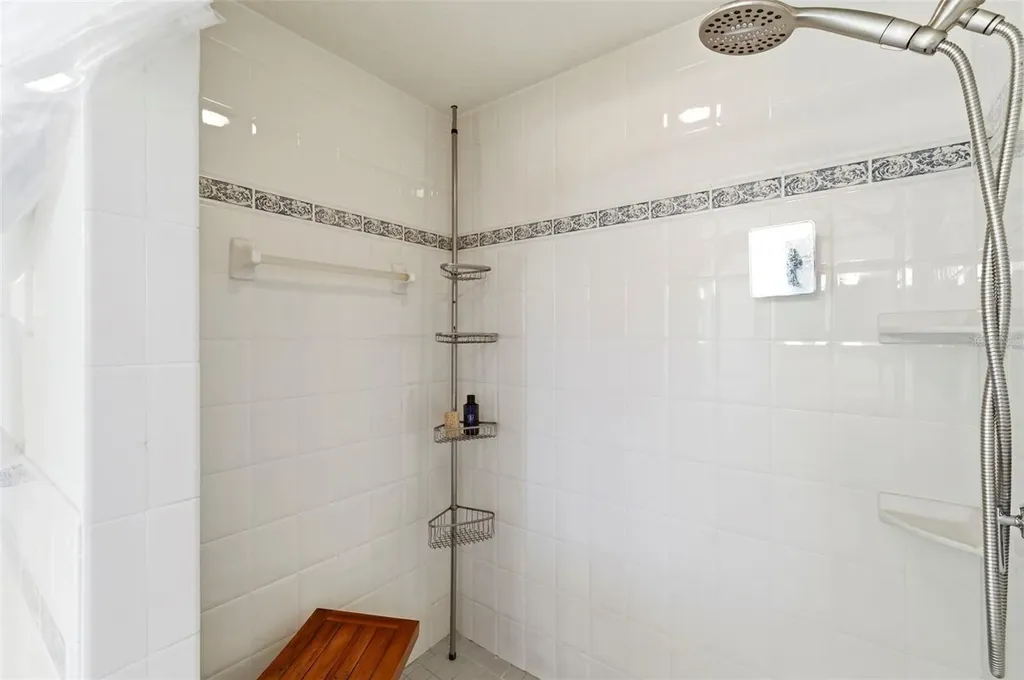 30 Glades Avenue Tarpon Springs FL 34689