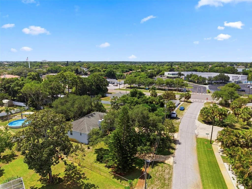 30 Glades Avenue Tarpon Springs FL 34689