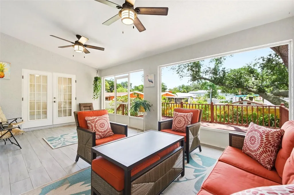 30 Glades Avenue Tarpon Springs FL 34689