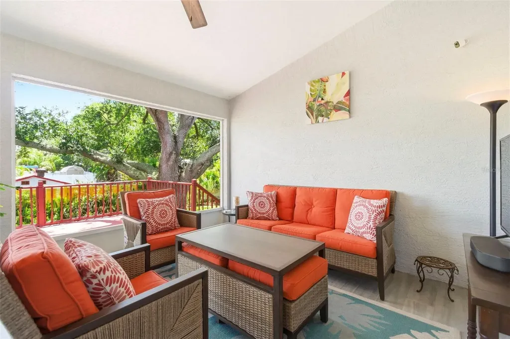 30 Glades Avenue Tarpon Springs FL 34689