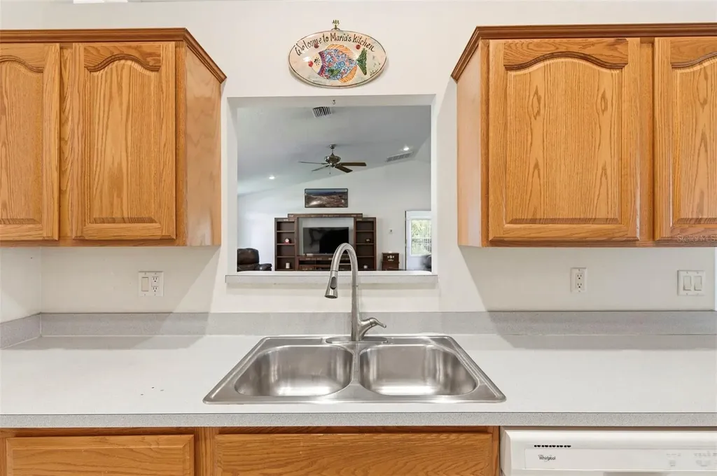 30 Glades Avenue Tarpon Springs FL 34689