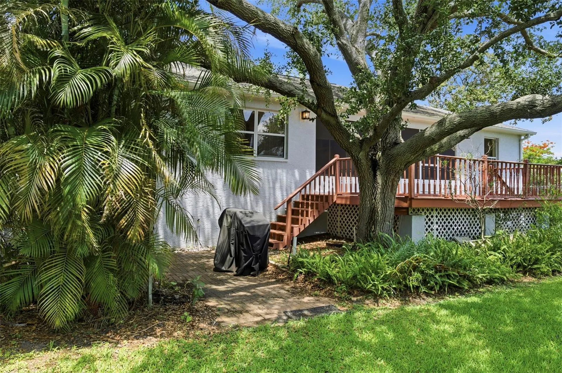 30 Glades Avenue Tarpon Springs FL 34689