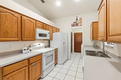 30 Glades Avenue Tarpon Springs FL 34689