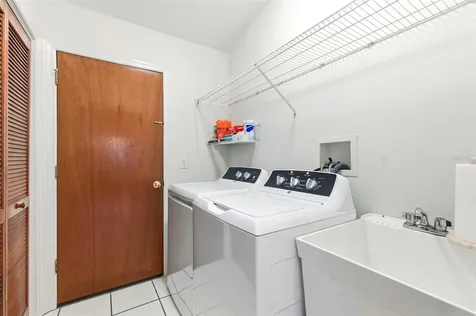 30 Glades Avenue Tarpon Springs FL 34689