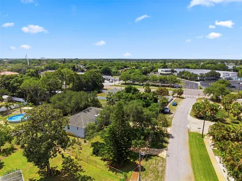 30 Glades Avenue Tarpon Springs FL 34689