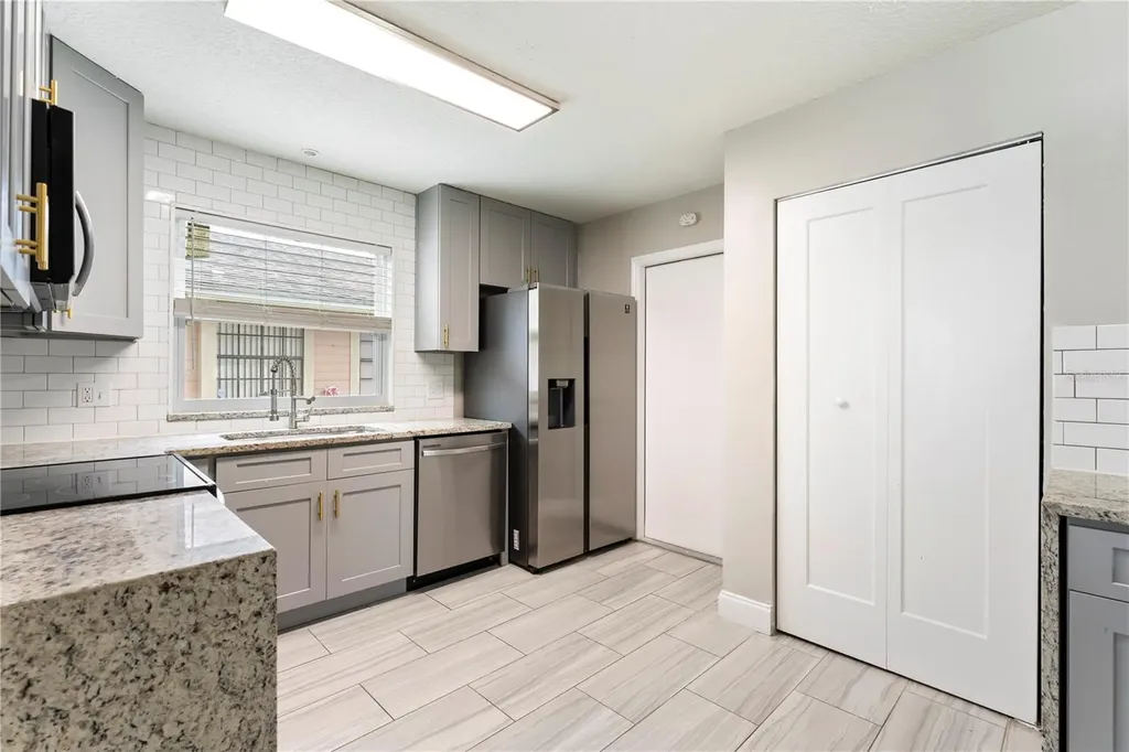587 Portland Circle Apopka FL 32703