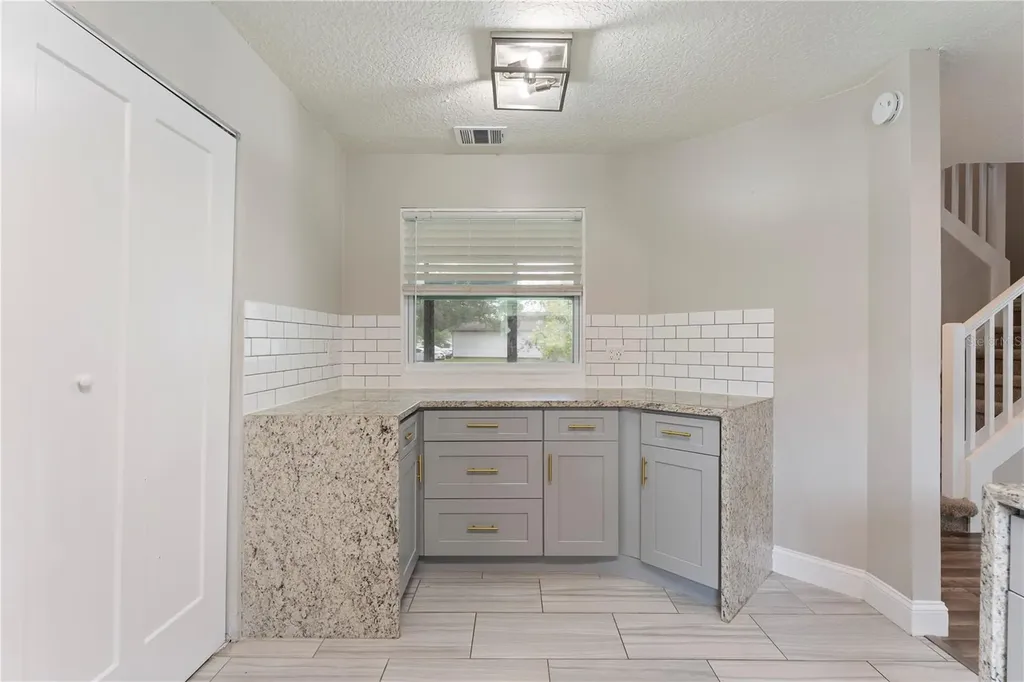 587 Portland Circle Apopka FL 32703