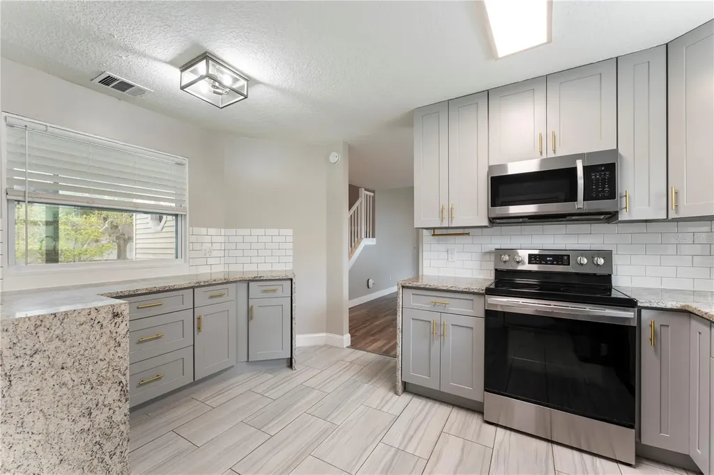 587 Portland Circle Apopka FL 32703