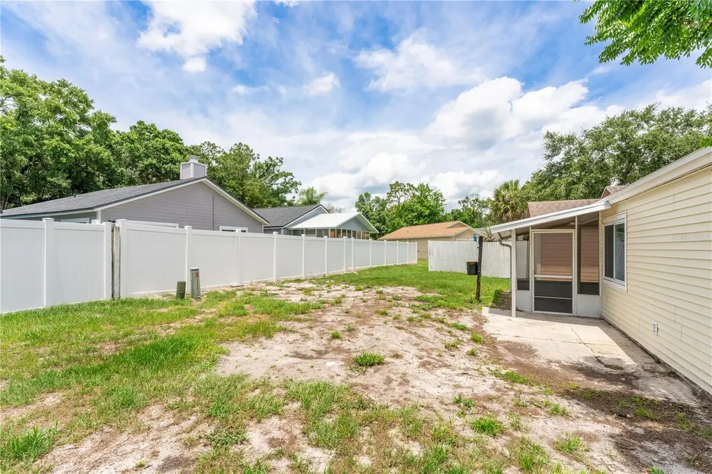587 Portland Circle Apopka FL 32703