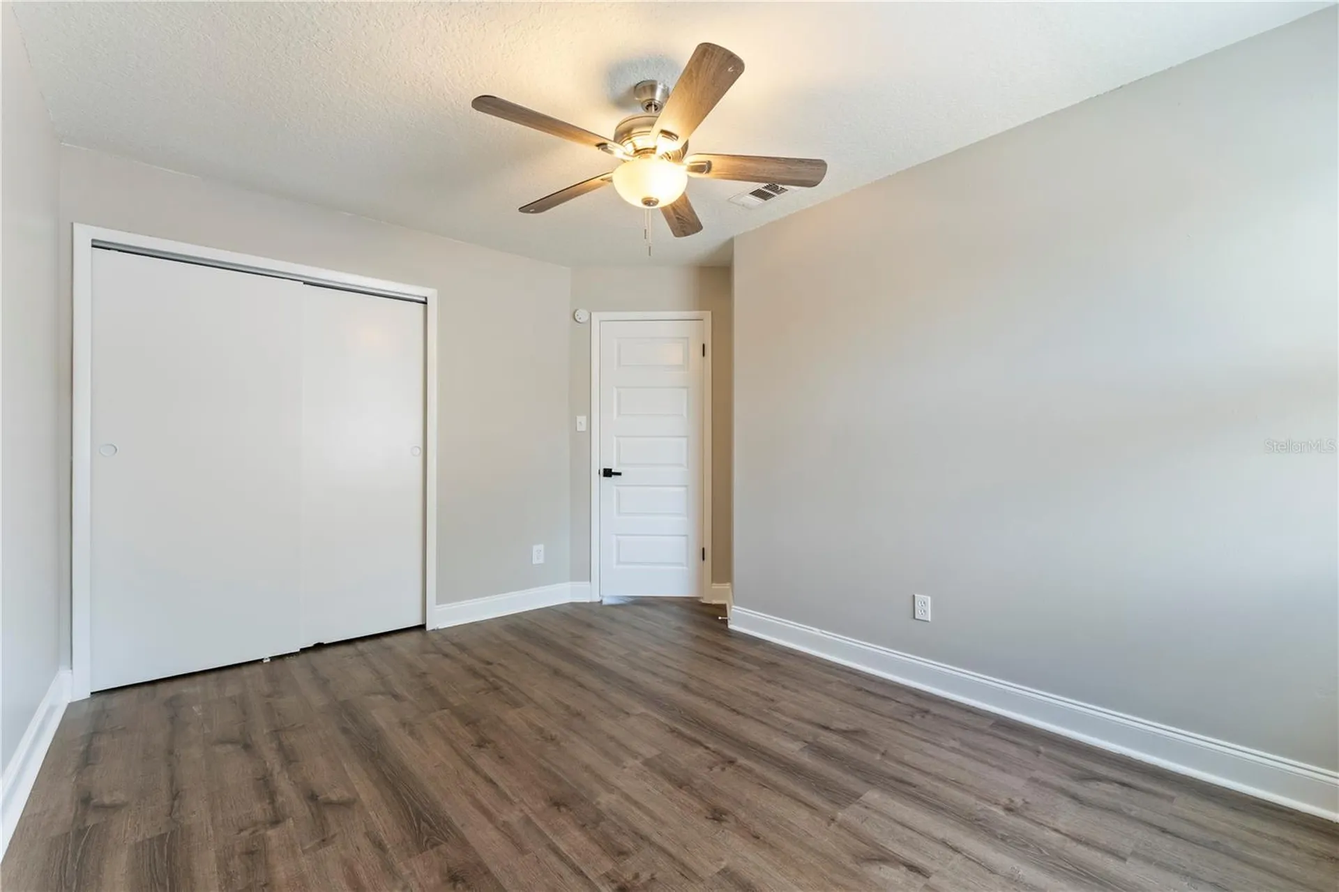 587 Portland Circle Apopka FL 32703