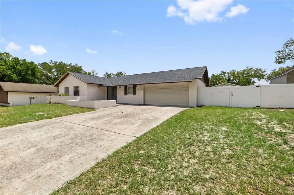 8517 Renald Boulevard Tampa FL 33637