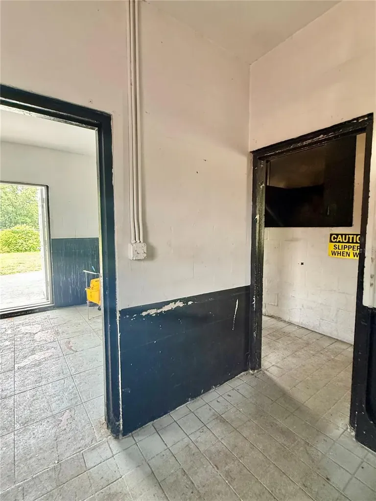 E Bates Avenue Eustis FL 32726