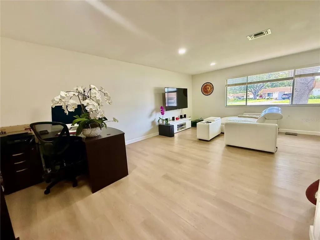 5440 Riverbluff Circle Sarasota FL 34231