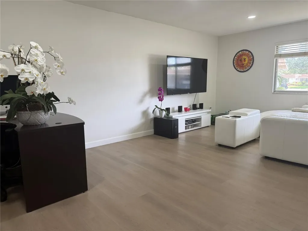 5440 Riverbluff Circle Sarasota FL 34231