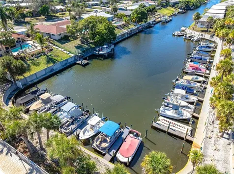 5440 Riverbluff Circle Sarasota FL 34231