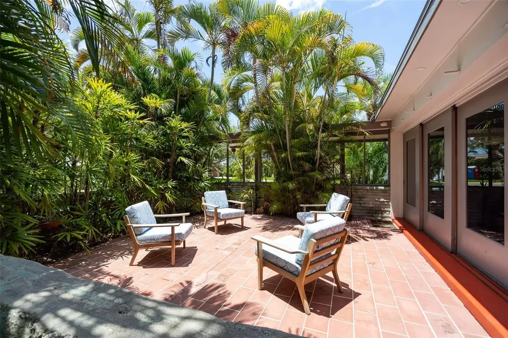 6311 Bahama Shores Drive S St Petersburg FL 33705