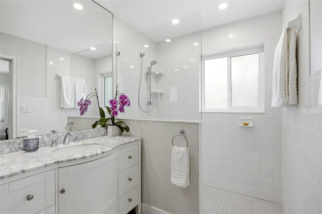 6311 Bahama Shores Drive S St Petersburg FL 33705