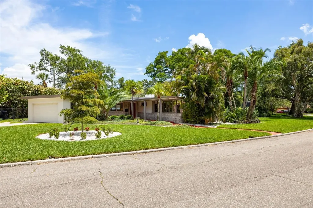 6311 Bahama Shores Drive S St Petersburg FL 33705