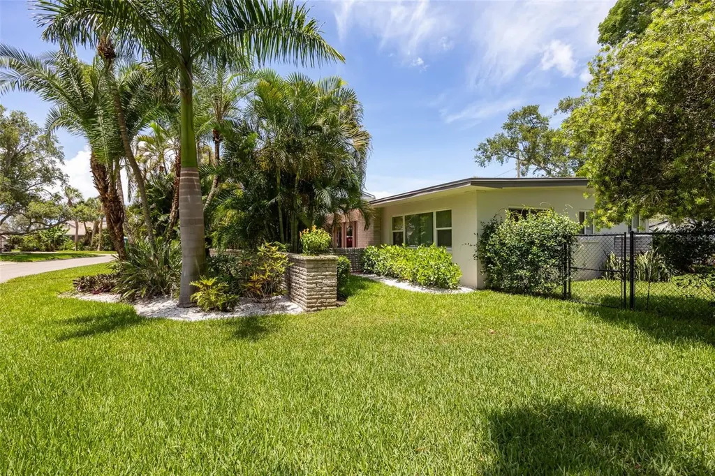 6311 Bahama Shores Drive S St Petersburg FL 33705