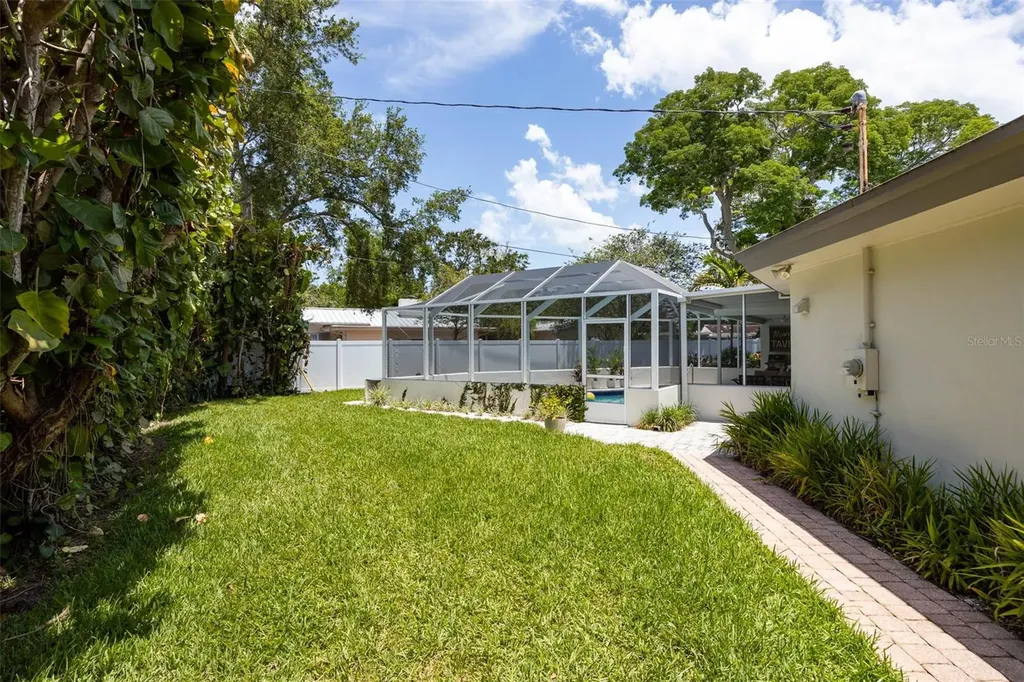 6311 Bahama Shores Drive S St Petersburg FL 33705