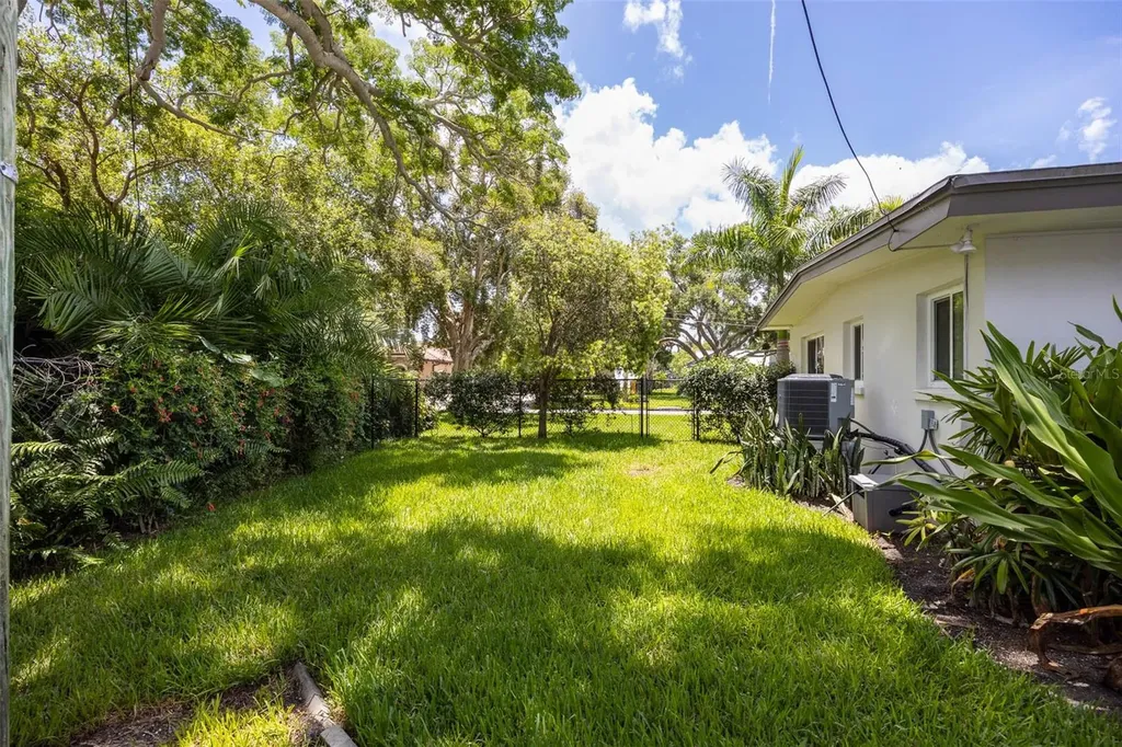 6311 Bahama Shores Drive S St Petersburg FL 33705