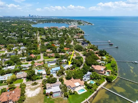 6311 Bahama Shores Drive S St Petersburg FL 33705