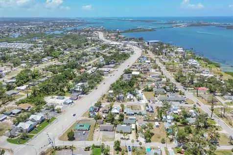 39 1st Avenue Englewood FL 34223