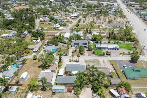 39 1st Avenue Englewood FL 34223