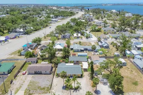 39 1st Avenue Englewood FL 34223