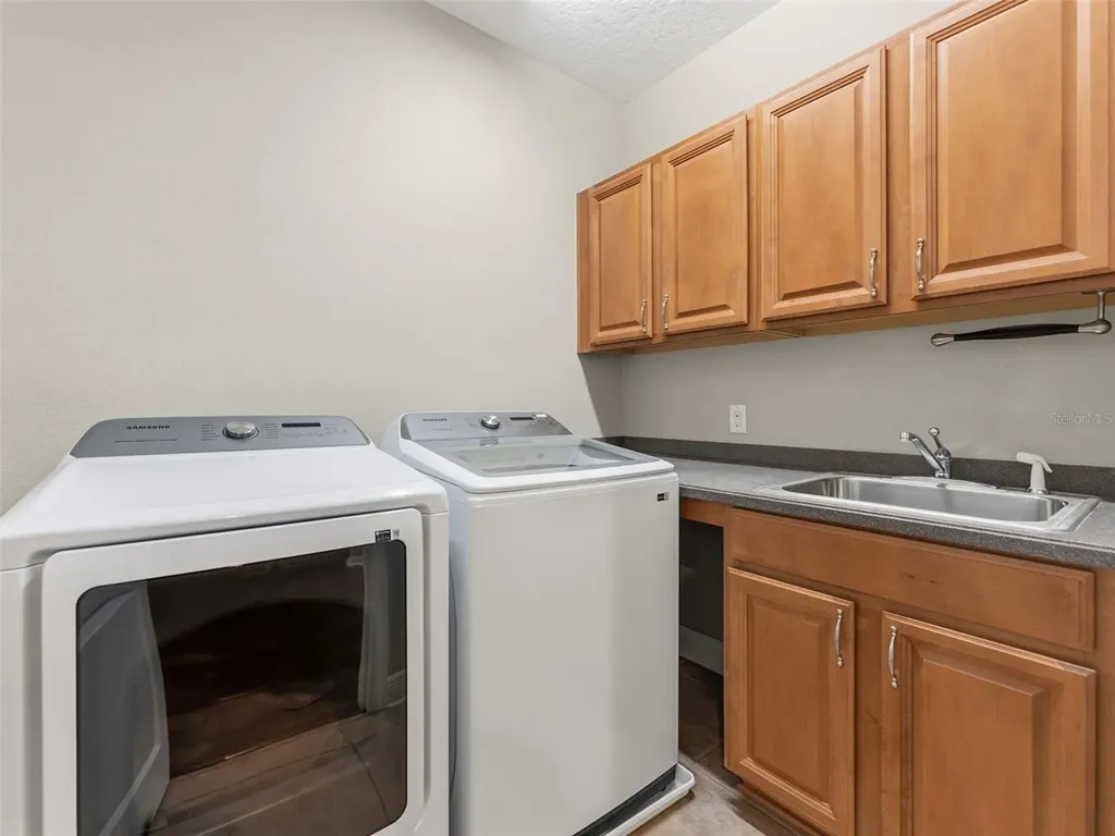 3203 Lake Green Court Tampa FL 33611