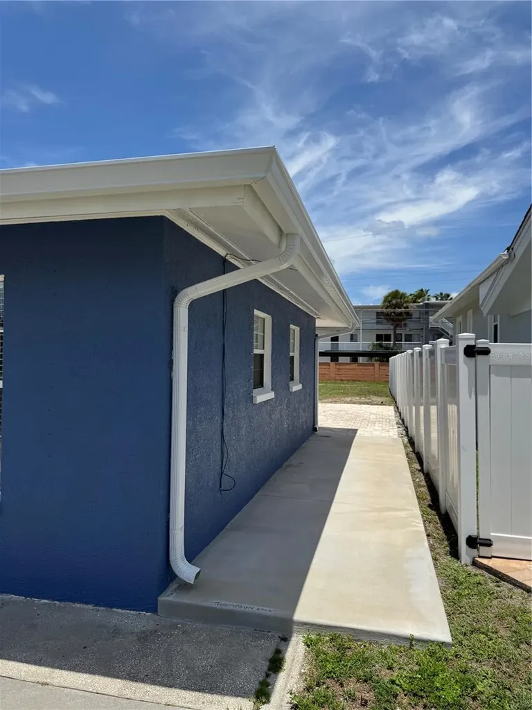 631 75th Avenue N St Petersburg FL 33702