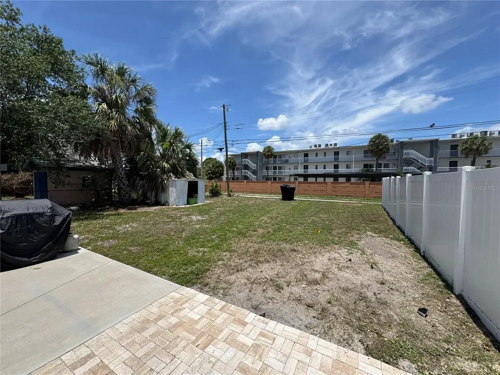631 75th Avenue N St Petersburg FL 33702