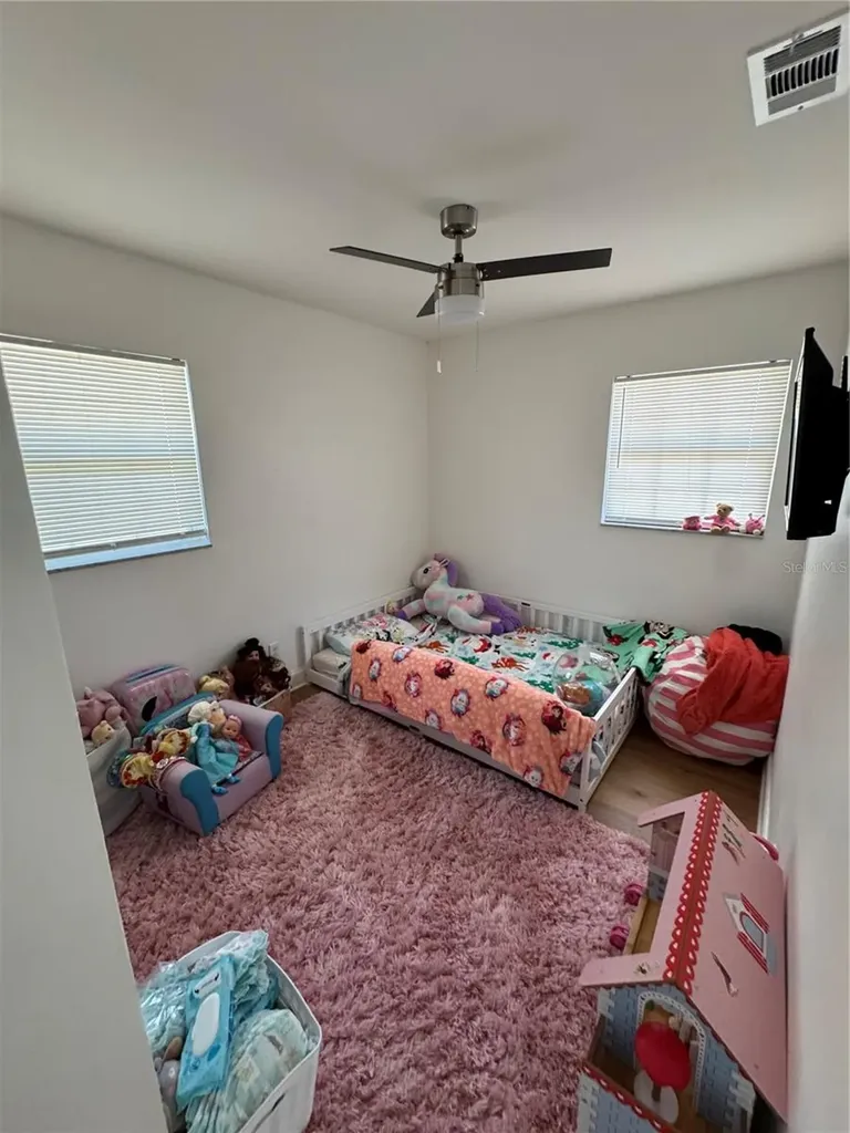 631 75th Avenue N St Petersburg FL 33702
