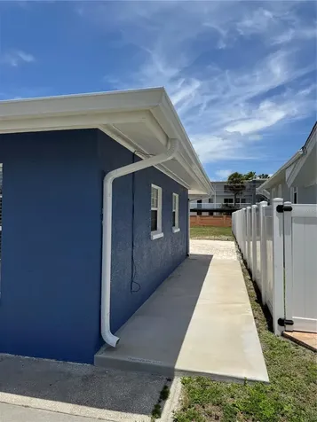 631 75th Avenue N St Petersburg FL 33702