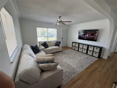 631 75th Avenue N St Petersburg FL 33702