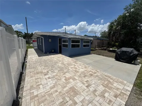 631 75th Avenue N St Petersburg FL 33702