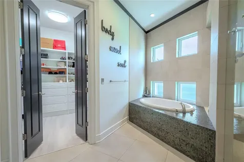 2711 W Trilby Avenue Tampa FL 33611