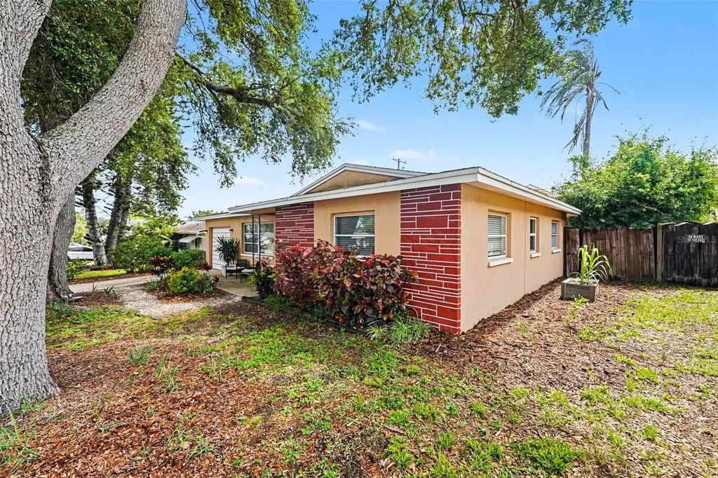1251 Oakview Avenue Clearwater FL 33756