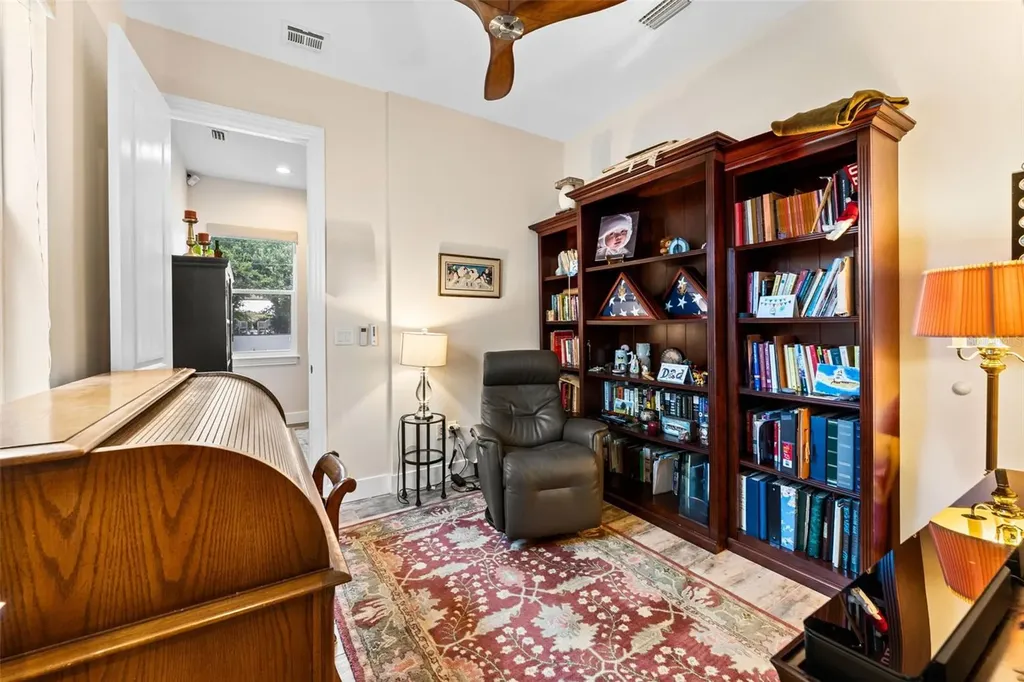 4910 W Mcelroy Avenue Tampa FL 33611