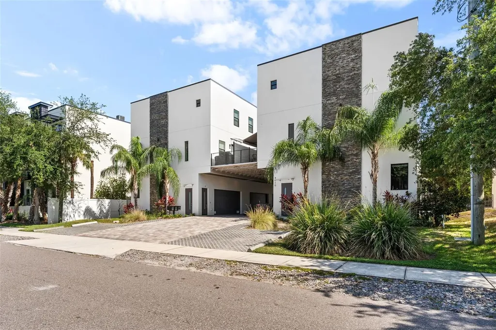 4910 W Mcelroy Avenue Tampa FL 33611