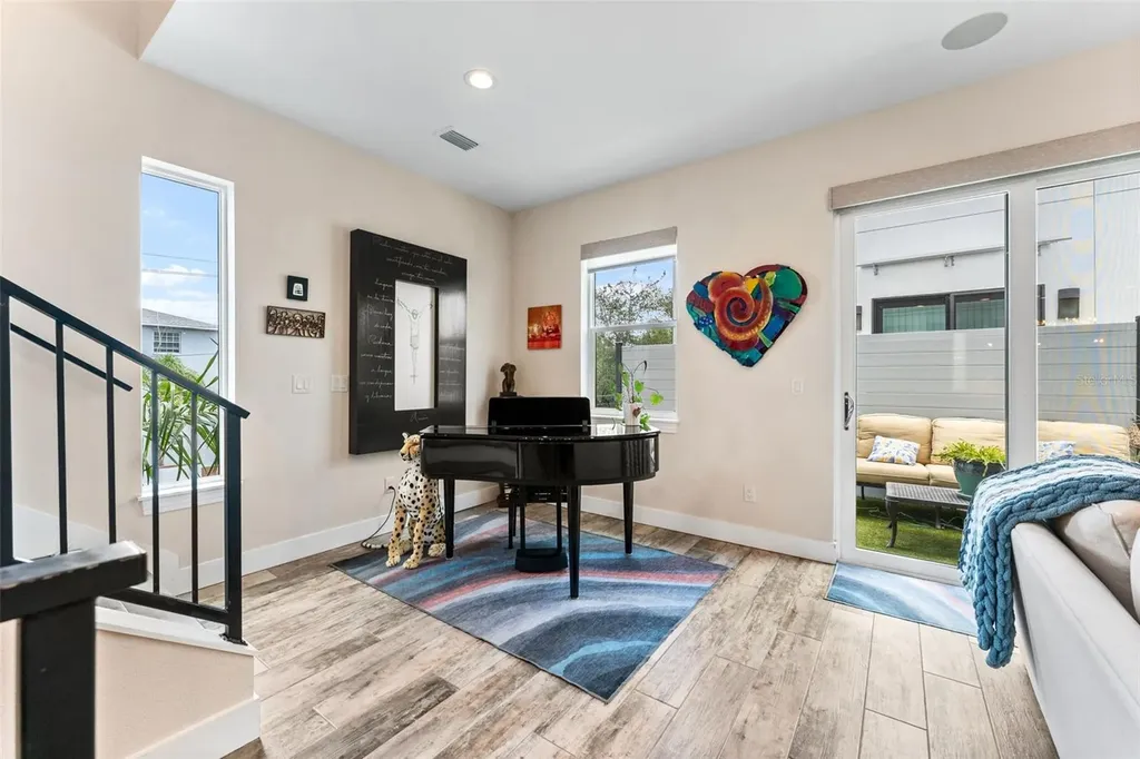 4910 W Mcelroy Avenue Tampa FL 33611