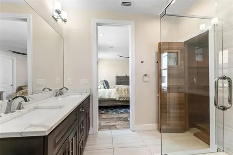 4910 W Mcelroy Avenue Tampa FL 33611