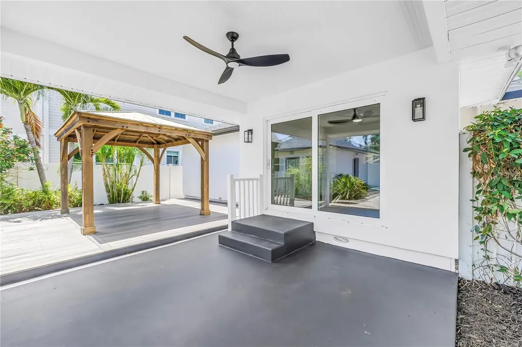 348 11th Avenue NE St Petersburg FL 33701