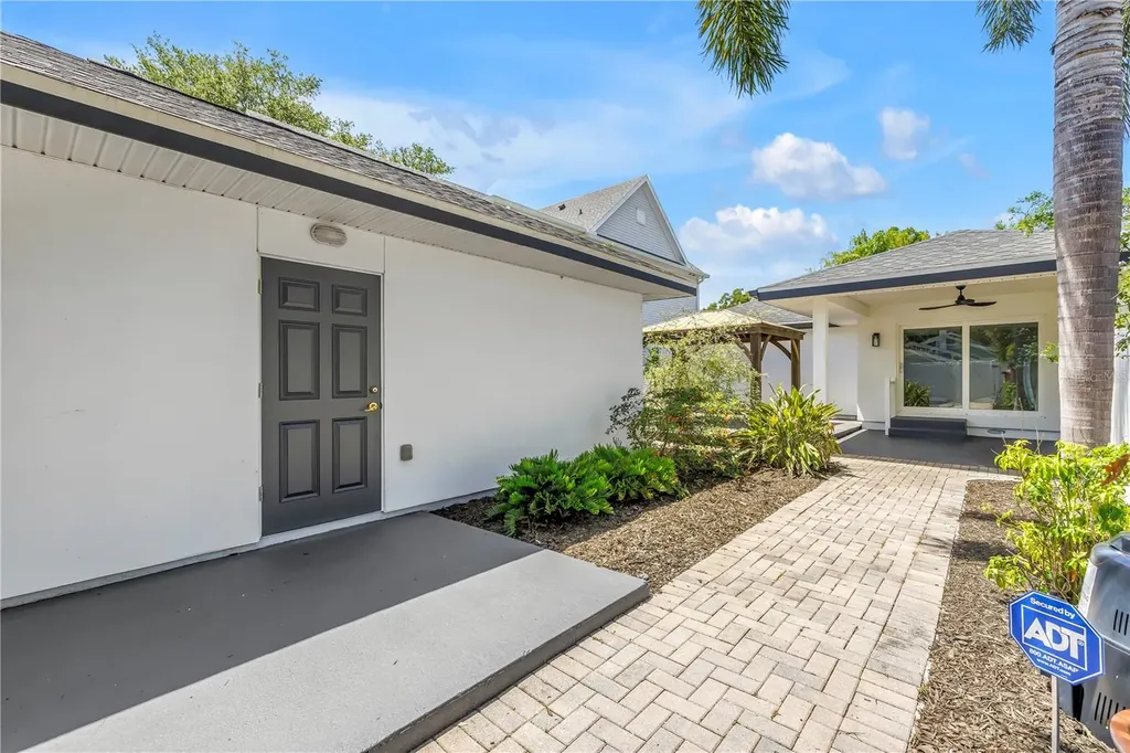 348 11th Avenue NE St Petersburg FL 33701