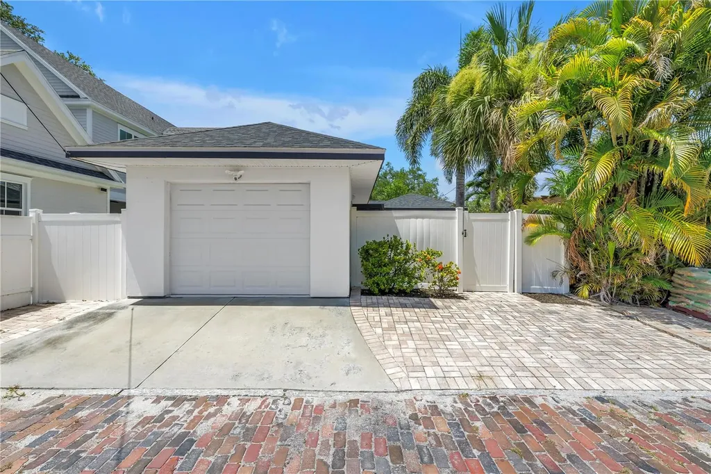 348 11th Avenue NE St Petersburg FL 33701