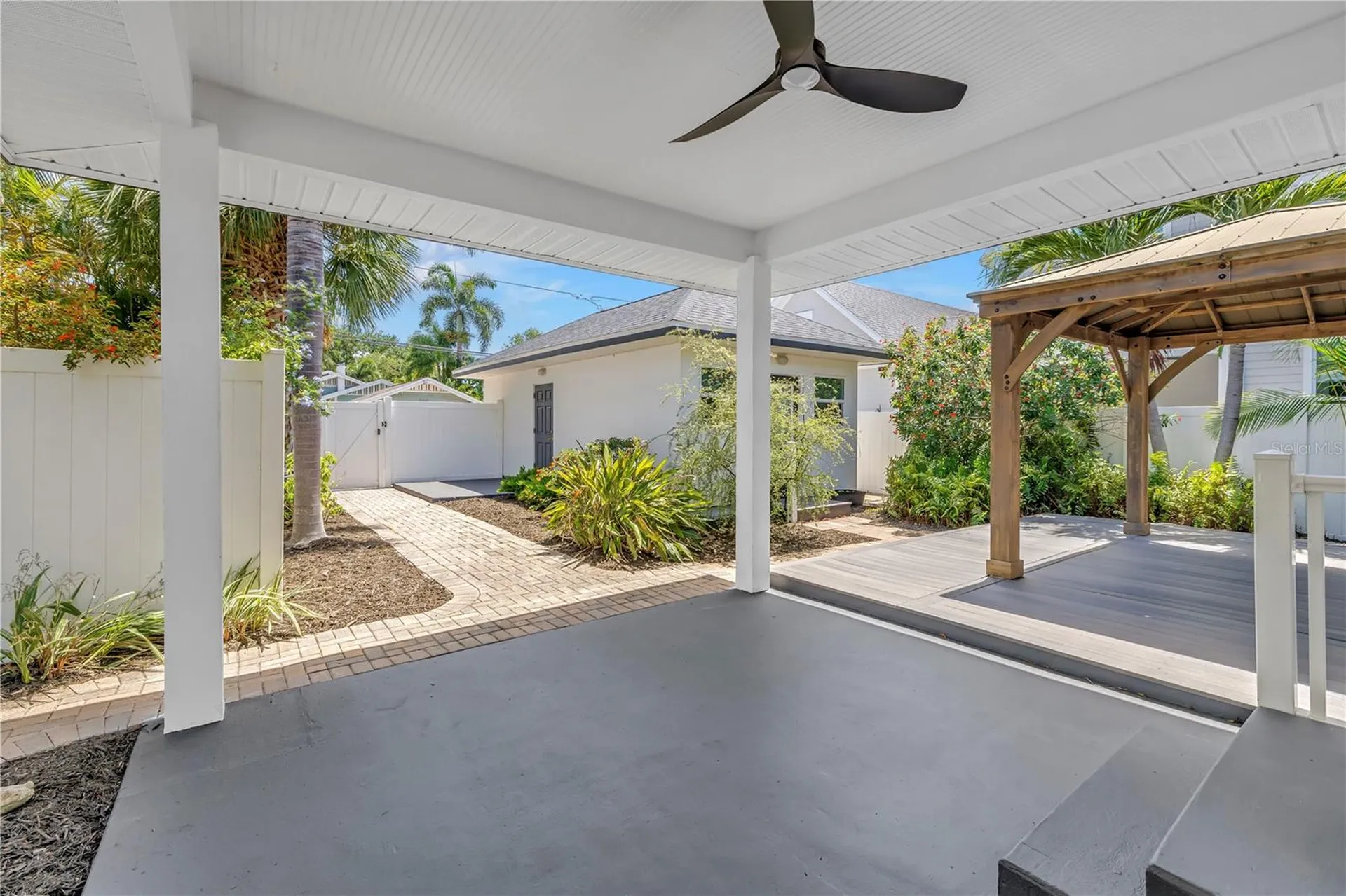 348 11th Avenue NE St Petersburg FL 33701
