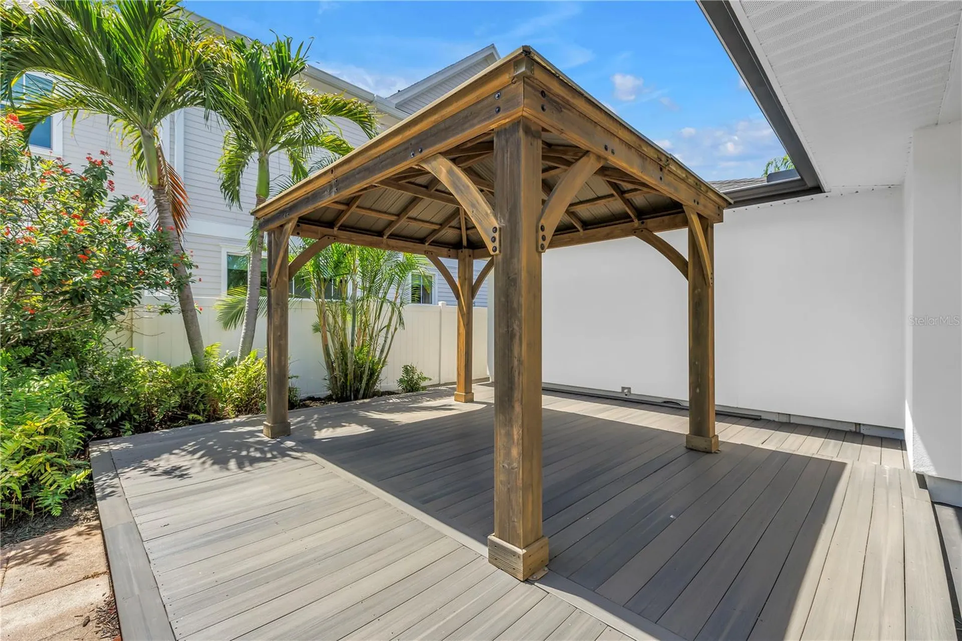 348 11th Avenue NE St Petersburg FL 33701