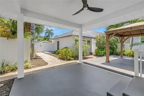 348 11th Avenue NE St Petersburg FL 33701