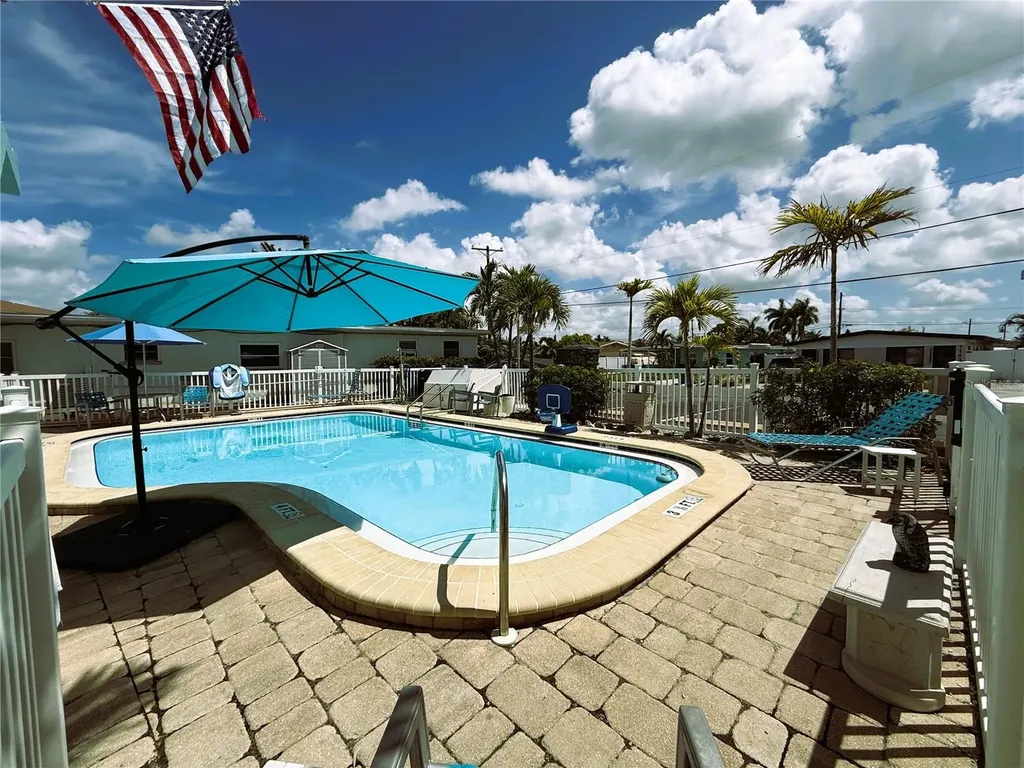 11440 1st Street E Treasure Island FL 33706